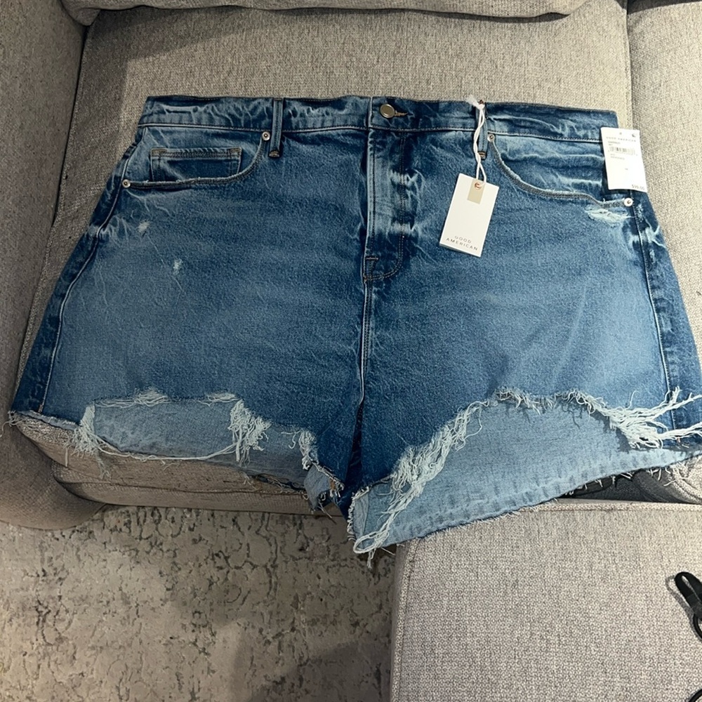NWT Good American Good 90’s Jean Short